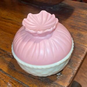 Vintage Avon Victorian Sewing Basket Perfumed Skin Softener 5 oz Empty container